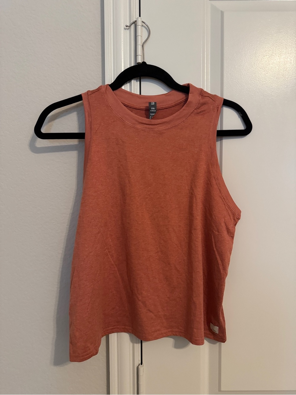 FLAW! Vuori Energy Crop Tank Top – Size M